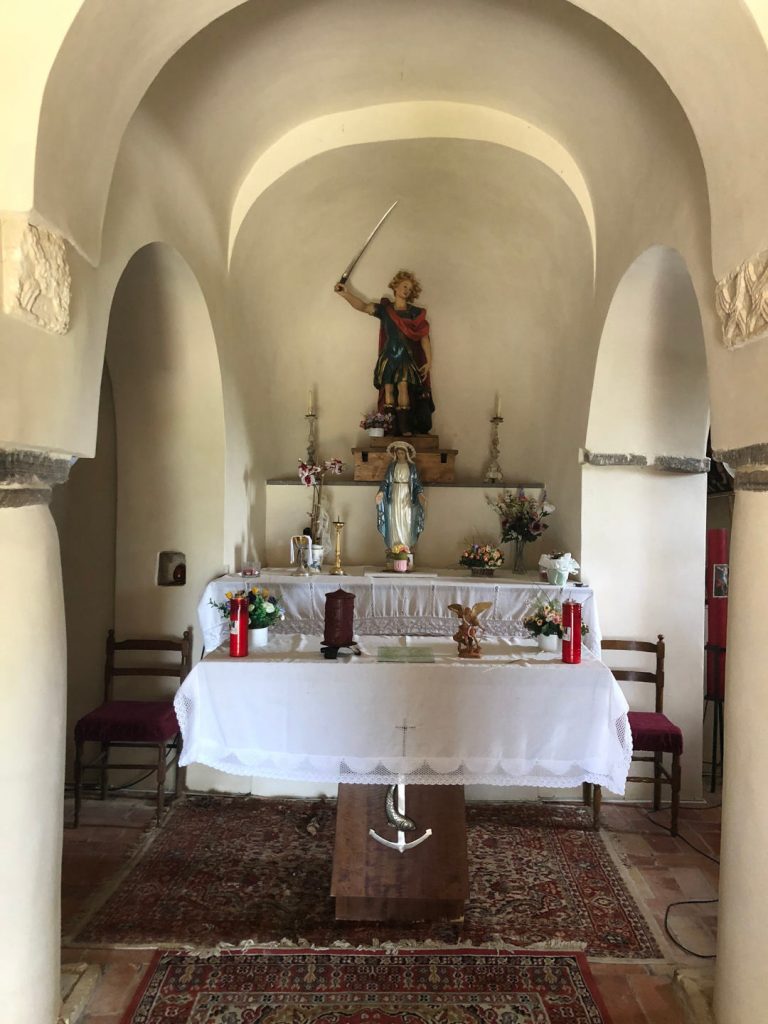 Abbazia San Michele Arcangelo monte sant'Angelo altare