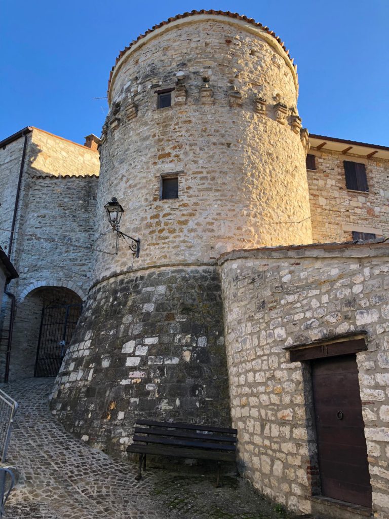 castelletta torre del castello marche a zonzo
