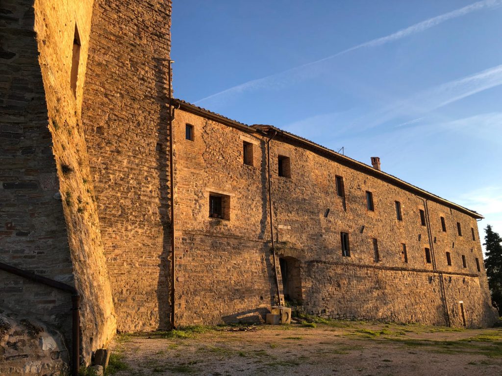 Mura del castello di Serralta